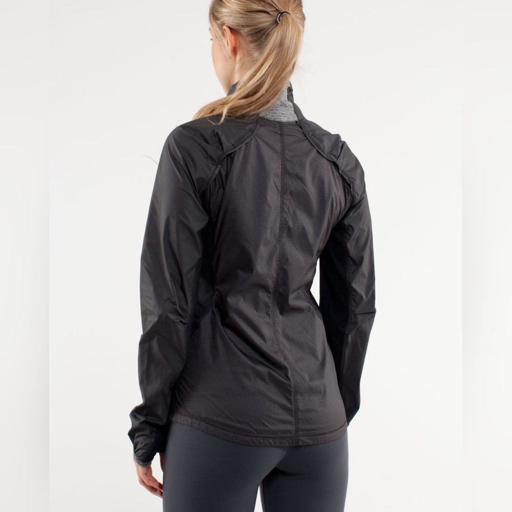 Lululemon Run: Essential Windbreaker Jacket *Glyde (Black) - Picture 2 of 11